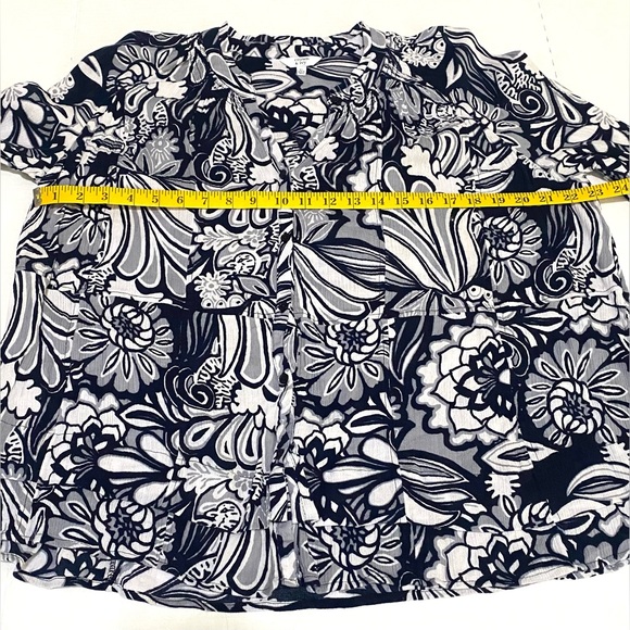 Crown & Ivy Womens XL Navy Blue/Gray/White Floral Long Sleeve Top Preppy Classic - Picture 13 of 15